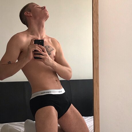 Foto di nudo di fuga di OnlyFans di Sadowski
