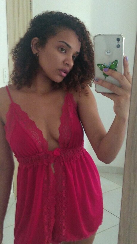 Foto di nudo di fuga di OnlyFans di Larissa Teixeira