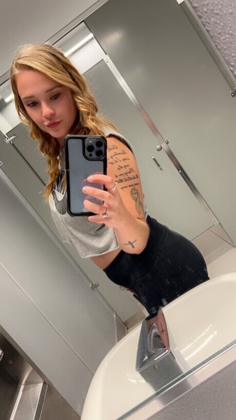 Foto di nudo di fuga di OnlyFans di Ashley Kapalka