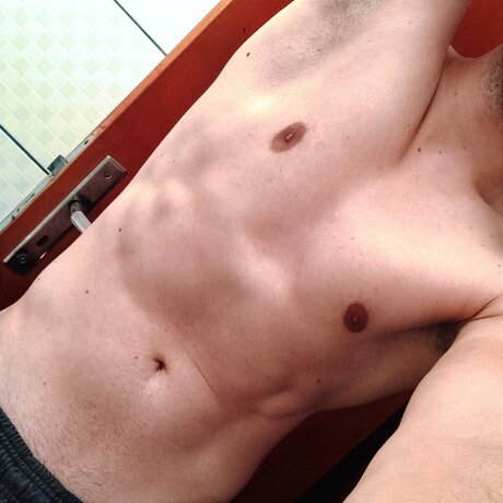 Foto di nudo di fuga di OnlyFans di Joey Love