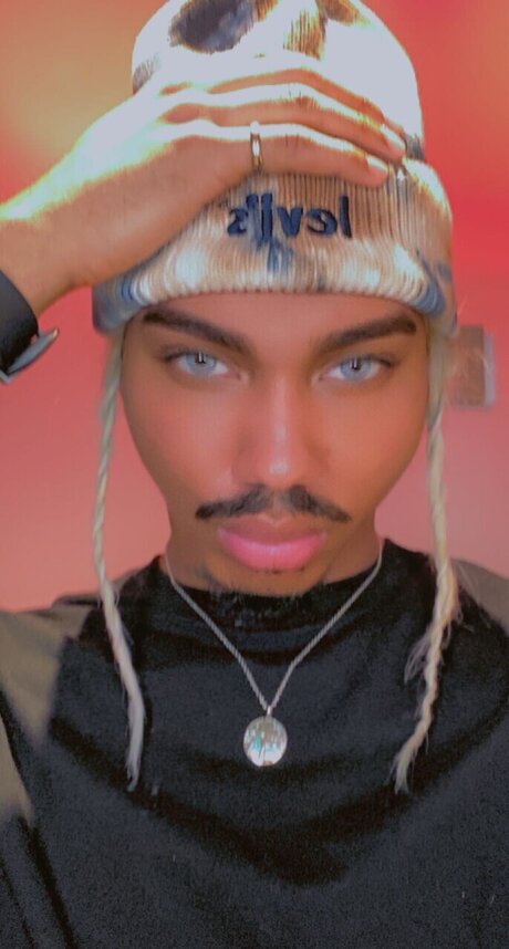 Foto di nudo di fuga di OnlyFans di Supathroat