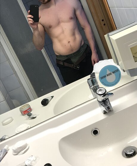 Foto di nudo di fuga di OnlyFans di Cumbatescot