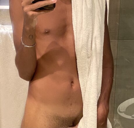 Foto di nudo di fuga di OnlyFans di Miles 