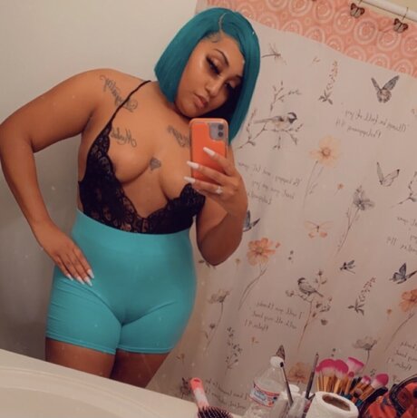 Foto di nudo di fuga di OnlyFans di Glamdoll