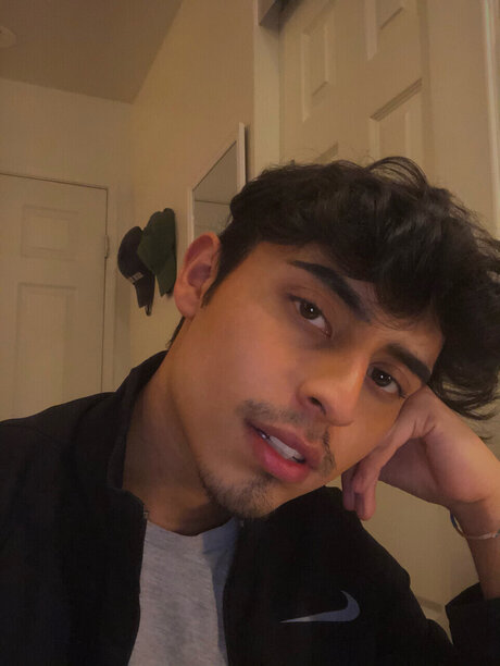 Foto di nudo di fuga di OnlyFans di Izzy