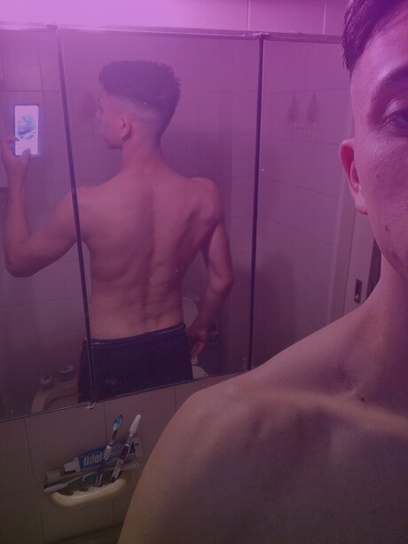 Foto di nudo di fuga di OnlyFans di Gramito Popolo