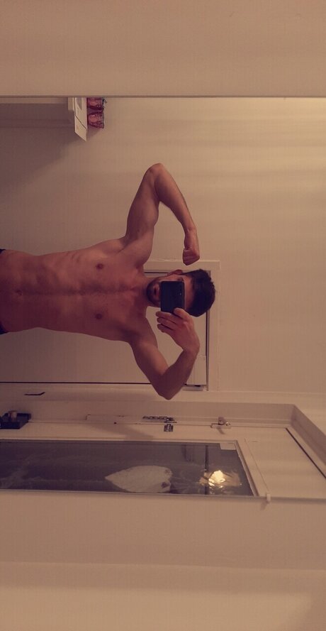 Foto di nudo di fuga di OnlyFans di Marian
