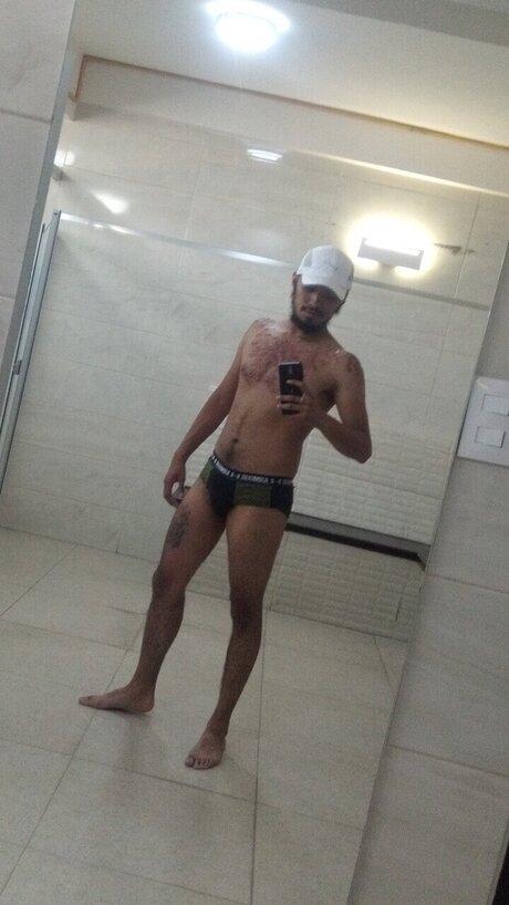 Foto di nudo di fuga di OnlyFans di Activo