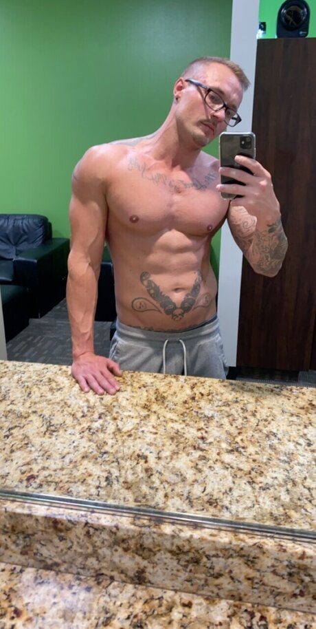 Foto di nudo di fuga di OnlyFans di Aaron