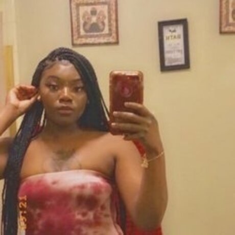 Foto di nudo di fuga di OnlyFans di Shania Giselle