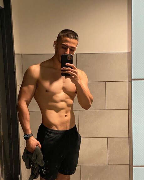 Foto di nudo di fuga di OnlyFans di Alex
