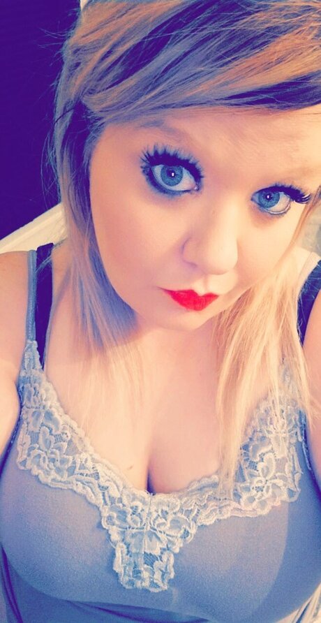 Foto di nudo di fuga di OnlyFans di Elysabeth