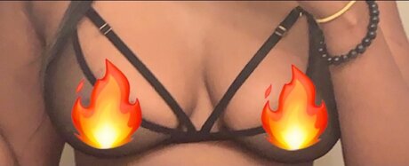 Foto di nudo di fuga di OnlyFans di Honey 