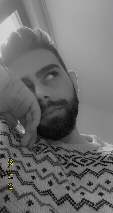 Foto di nudo di fuga di OnlyFans di Peter Kertesz