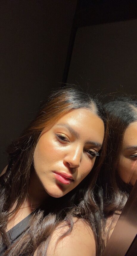Foto di nudo di fuga di OnlyFans di Sarah Karimi