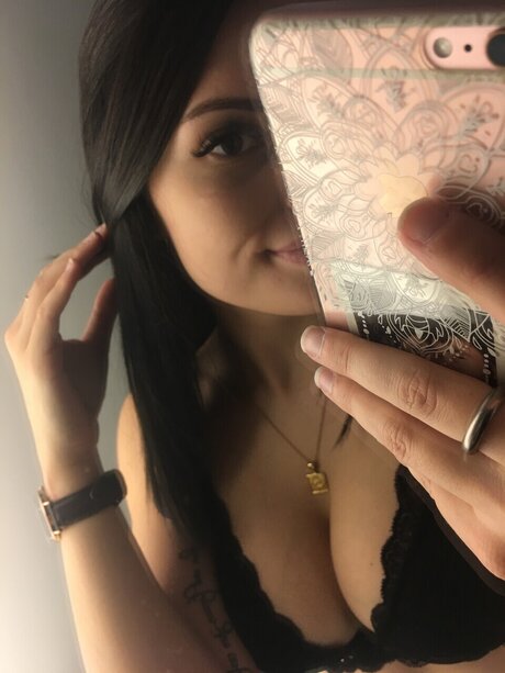 Foto di nudo di fuga di OnlyFans di Katalina