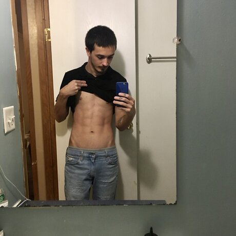 Foto di nudo di fuga di OnlyFans di Michael Hetzer