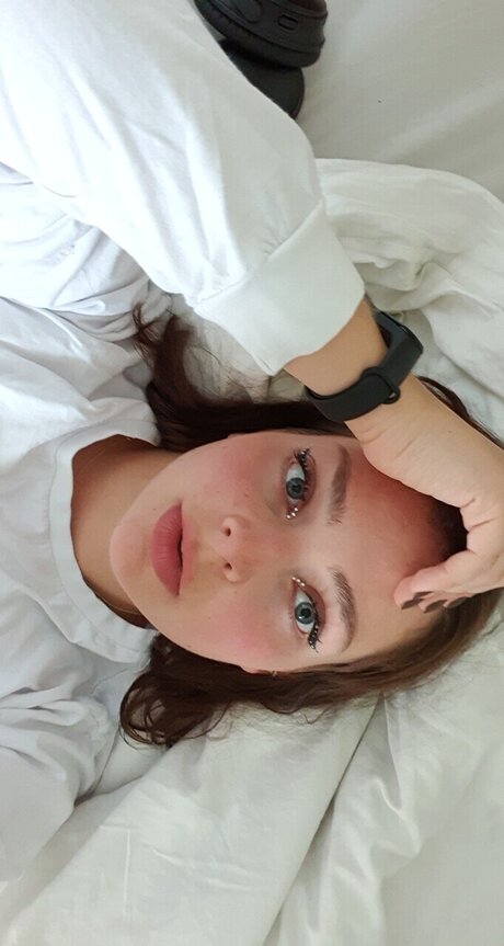 Foto di nudo di fuga di OnlyFans di Ello