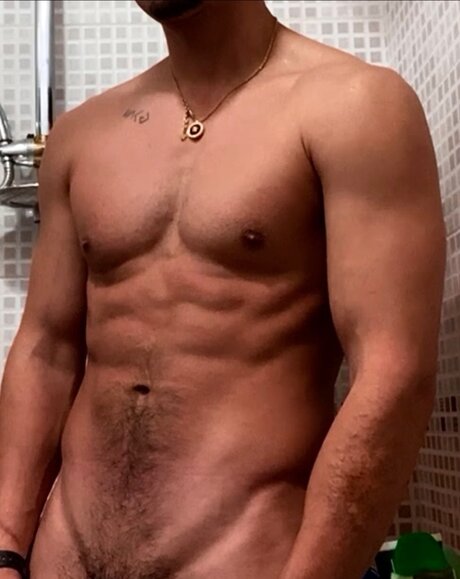 Foto di nudo di fuga di OnlyFans di Adriano