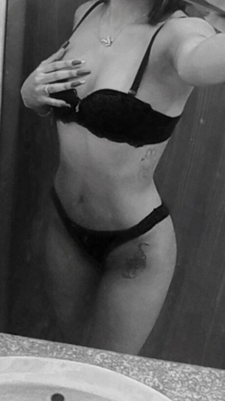 Foto di nudo di fuga di OnlyFans di Fireday