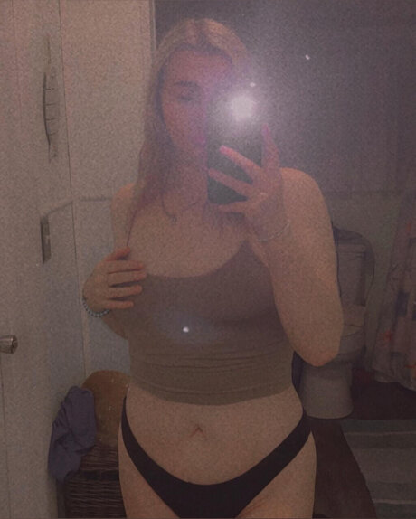 Foto di nudo di fuga di OnlyFans di Kennon