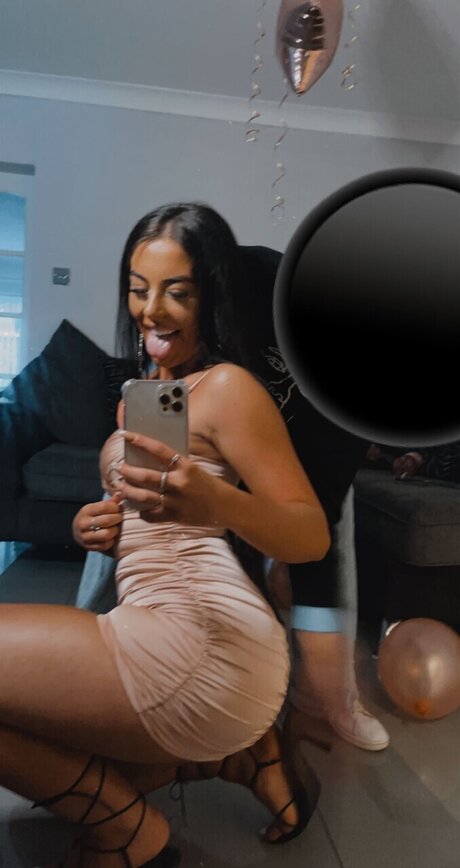 Foto di nudo di fuga di OnlyFans di Lretaa