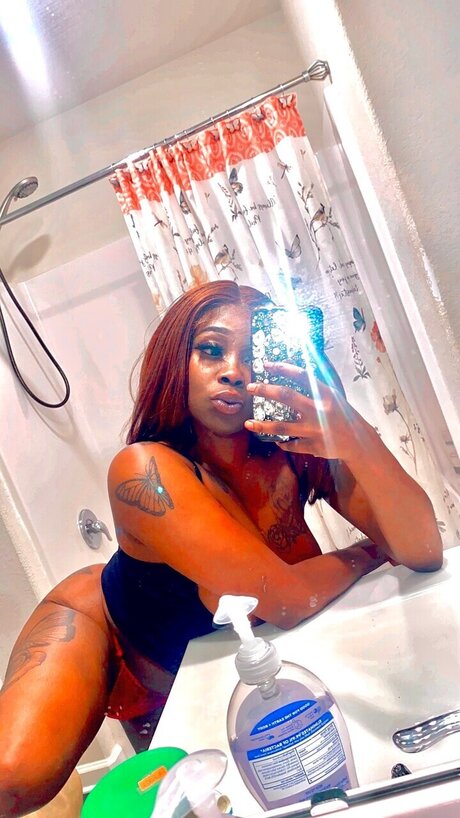 Foto di nudo di fuga di OnlyFans di Slimvetta