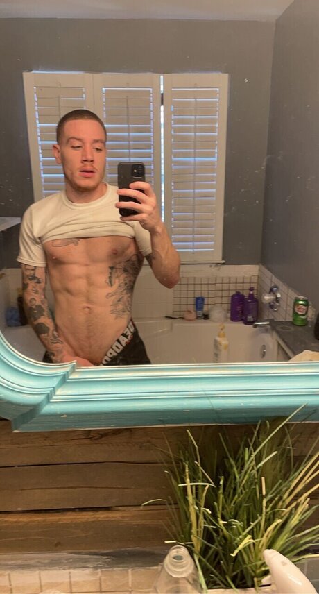 Foto di nudo di fuga di OnlyFans di Billyredsfree