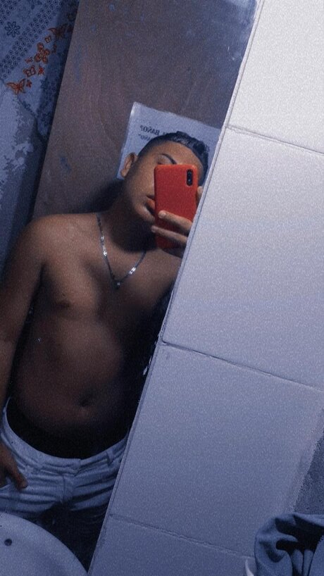 Foto di nudo di fuga di OnlyFans di Guido Burgos