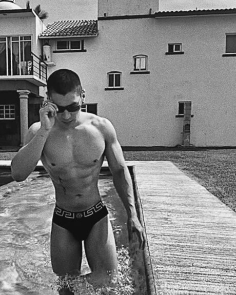 Foto di nudo di fuga di OnlyFans di Sebastian