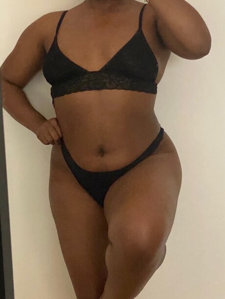 Foto di nudo di fuga di OnlyFans di Black Hottie Desires 