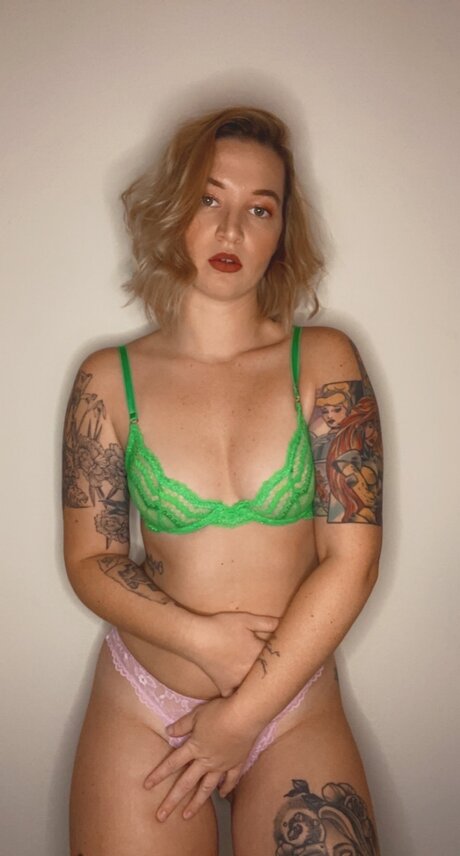 Foto di nudo di fuga di OnlyFans di Christina