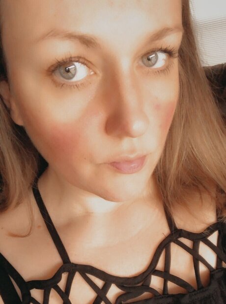 Foto di nudo di fuga di OnlyFans di Hoosier Momma