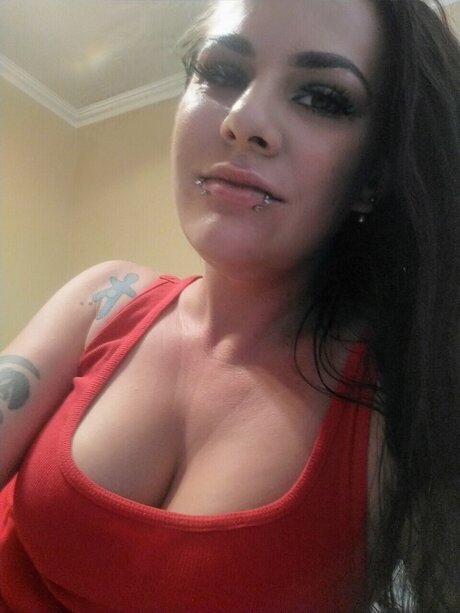 Foto di nudo di fuga di OnlyFans di Alicia Lyne
