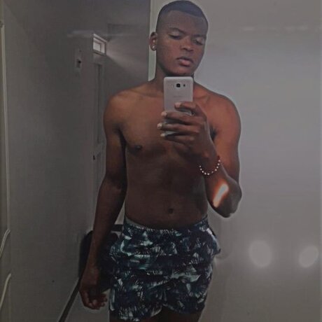 Foto di nudo di fuga di OnlyFans di Juan David