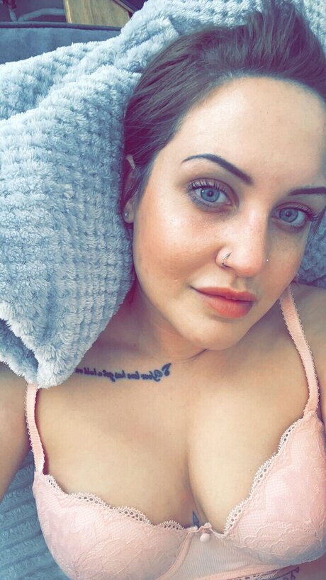 Foto di nudo di fuga di OnlyFans di Liane