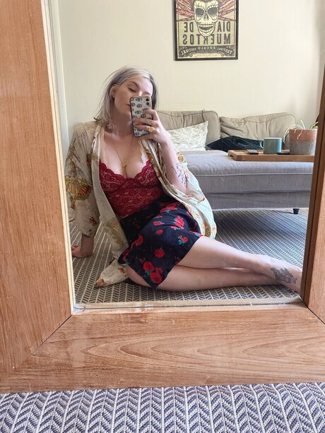 Foto di nudo di fuga di OnlyFans di Elly