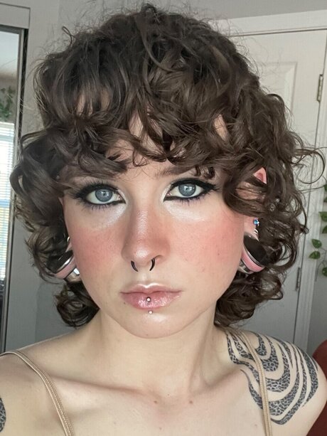 Foto di nudo di fuga di OnlyFans di Sunni