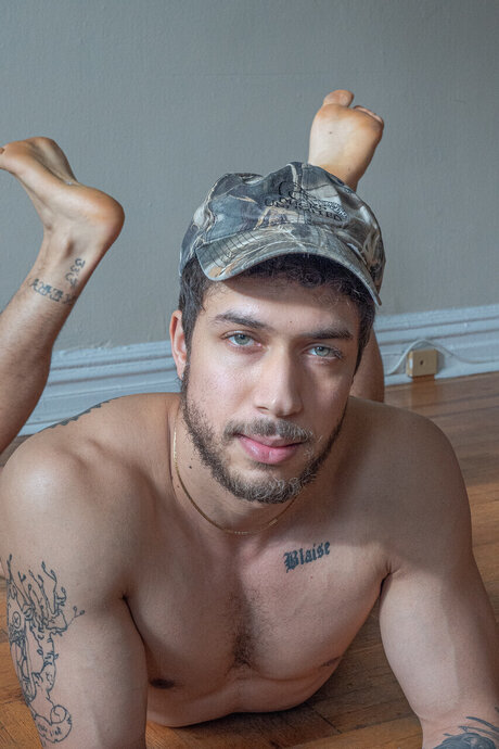 Foto di nudo di fuga di OnlyFans di J