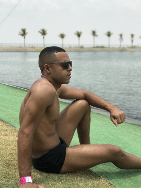 Foto di nudo di fuga di OnlyFans di Brsouza