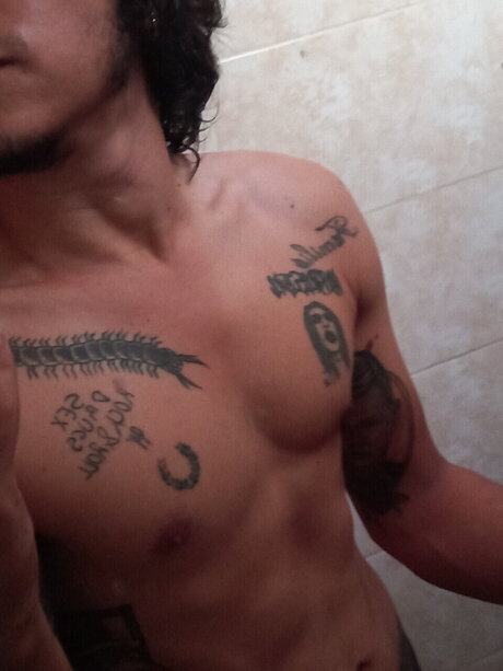 Foto di nudo di fuga di OnlyFans di Oshima