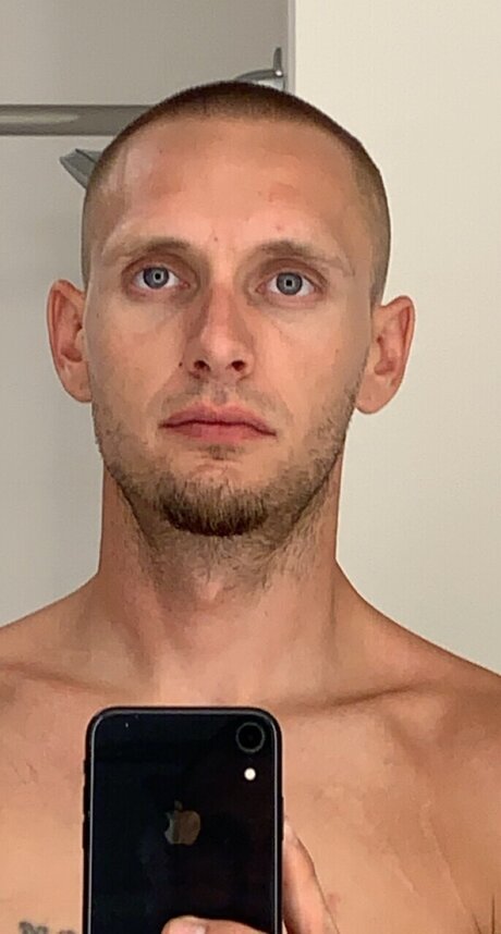 Foto di nudo di fuga di OnlyFans di Jeazy