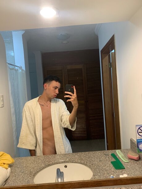 Foto di nudo di fuga di OnlyFans di Angel Torrealba