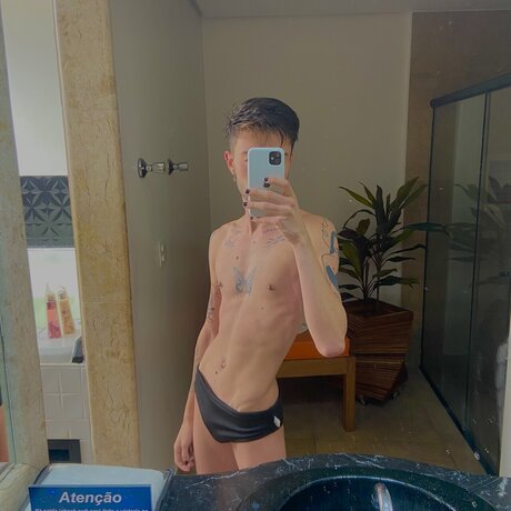 Foto di nudo di fuga di OnlyFans di Vituf