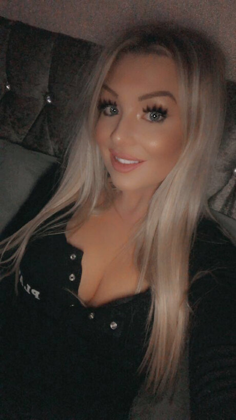 Foto di nudo di fuga di OnlyFans di Naomi