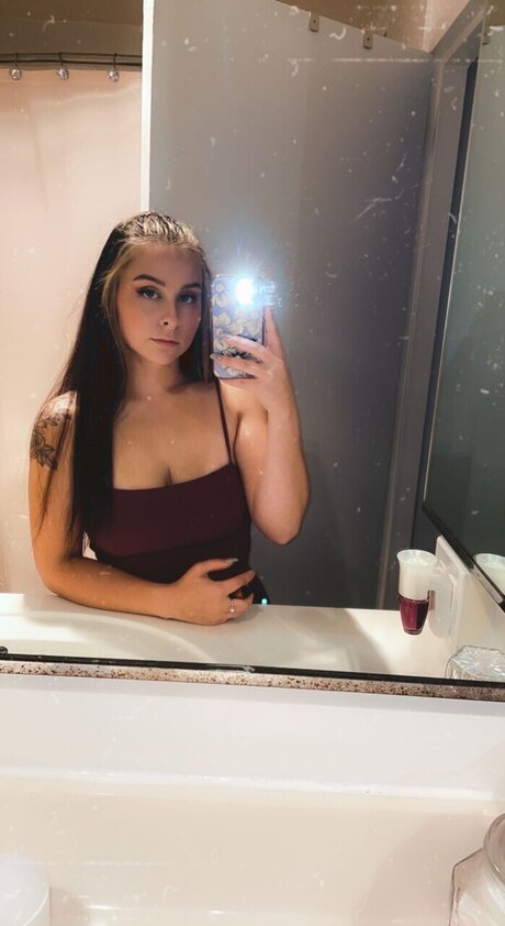 Foto di nudo di fuga di OnlyFans di Haleyyy