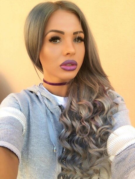 Foto di nudo di fuga di OnlyFans di Simona Petrus