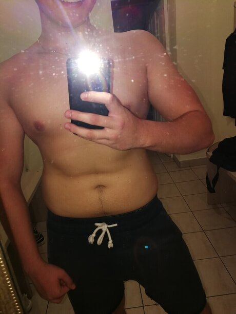 Foto di nudo di fuga di OnlyFans di Chris