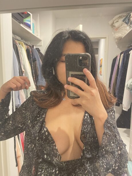 Foto di nudo di fuga di OnlyFans di Nora Selviana