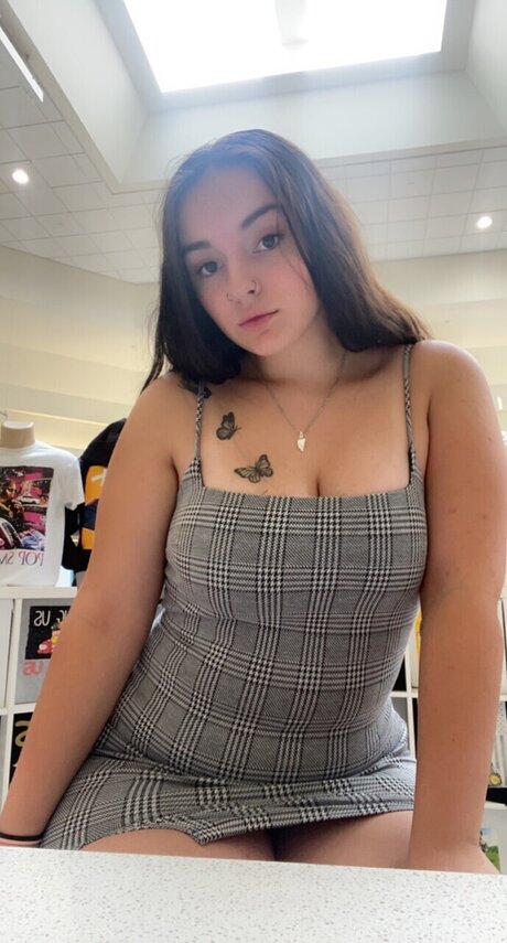 Foto di nudo di fuga di OnlyFans di Mira